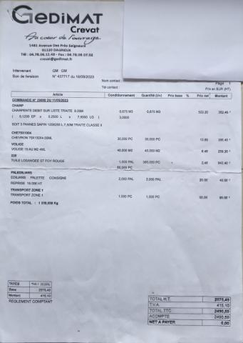 Tuiles neuves et bois de charpente