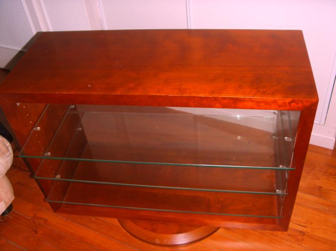 Je vends un meuble télé. +lit de coin.