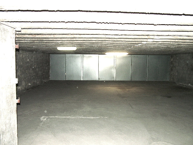 LOUE BOX FERME POUR AUTO , STOCKAGE ou MOTO