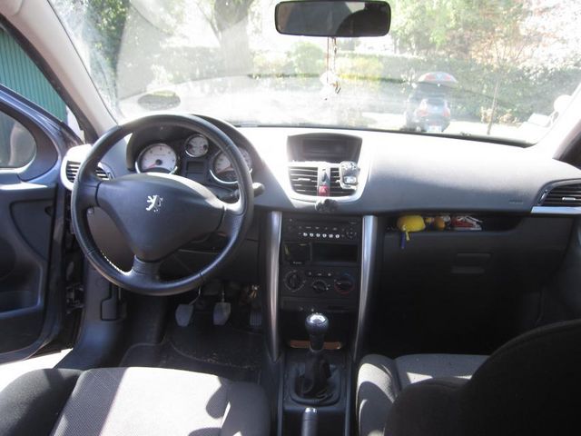 Jolie berline premium 207