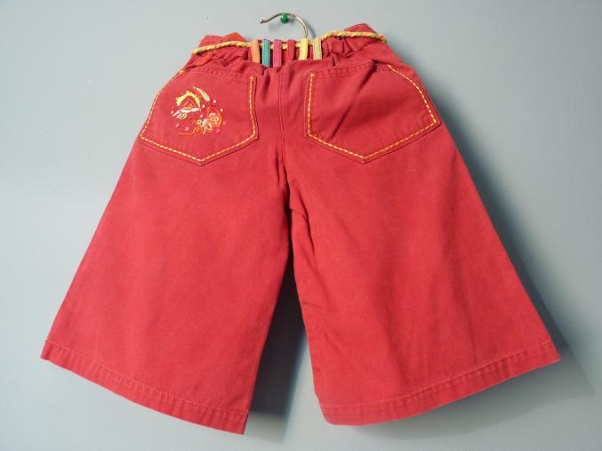 Pantacourt Naf Naf fille 4 ans rouge TBE