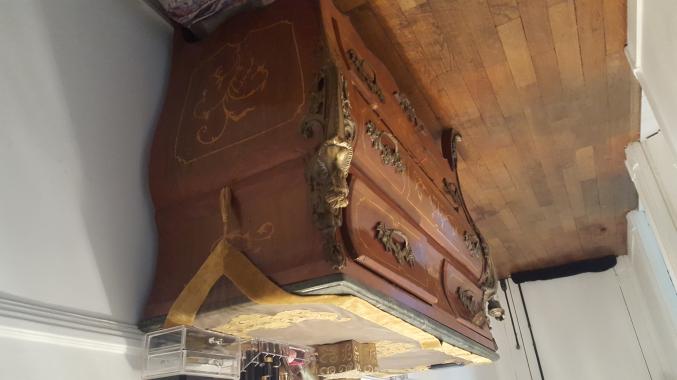 Vend 1 commode style Louis xv