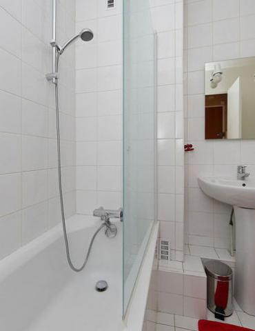 Bien entretenu studio avec cuisine ouverte