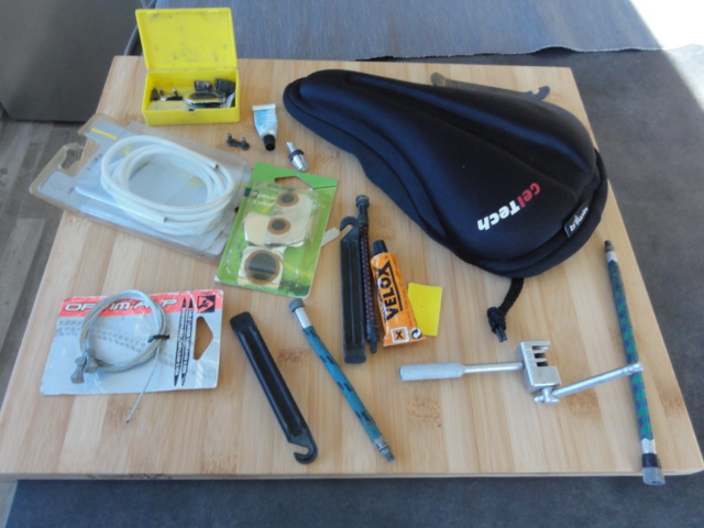 Sur-selle NEUVE  Gel TEC, accesoires