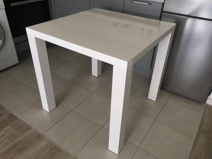 Table blanche laquée
