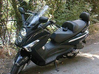 Vend scooter gts de marque sym  voir a faire des revisions