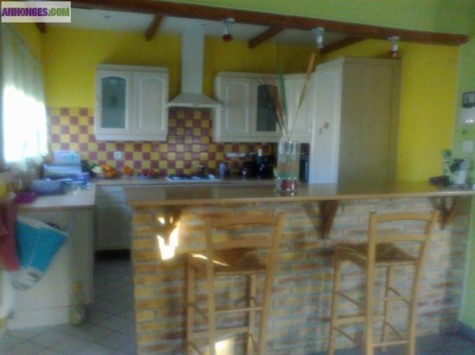 Maison sur 2 étages dans quartier calme