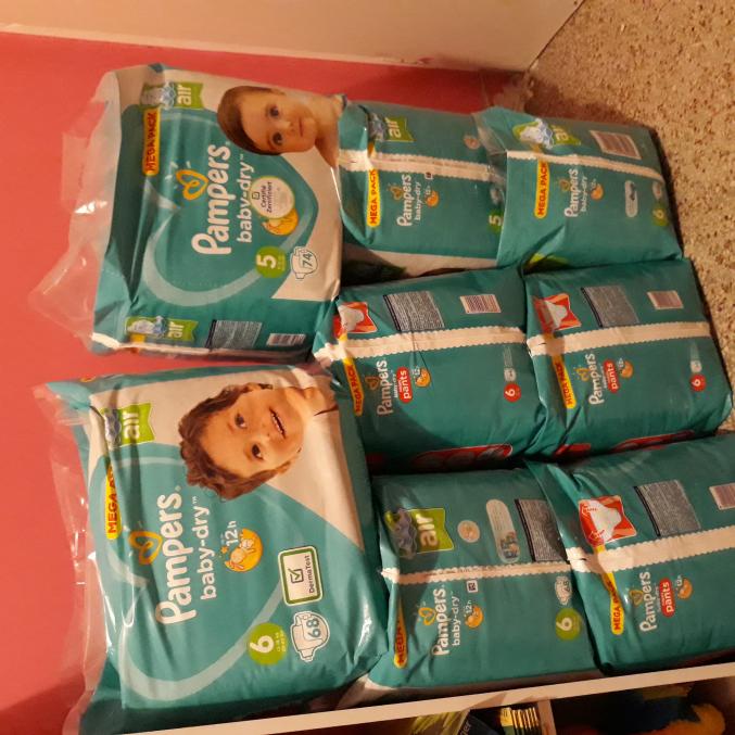 COUCHES PAMPERS taille 6 - 5