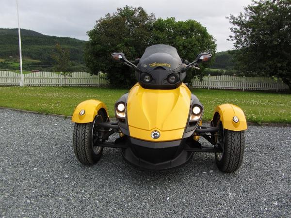 Moto CAN AM SPYDER