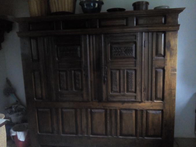 Armoire buffet presse à lin