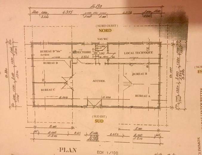 LOCAL A USAGE DE BUREAUX COMMERCES