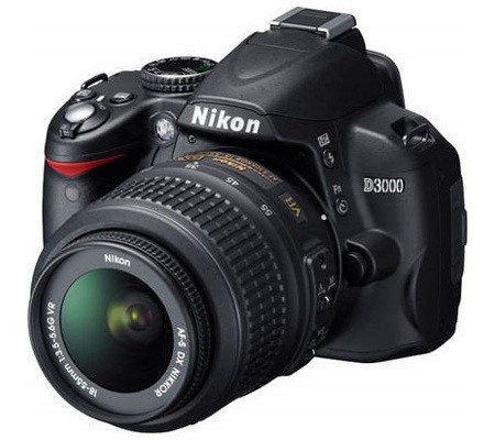 APPAREIL PHOTO NIKON D3000 + objectif 18-55 II + carte mémoire ScanDisk SDHC de 4 GB            