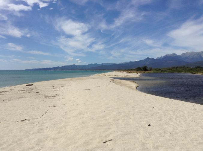 Rez de jardin sur terrain clôturé à 5 minutes de la plage