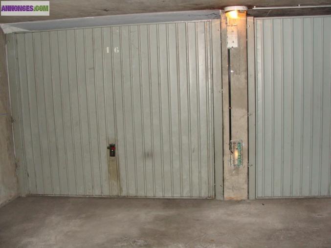 Garage privé à Louer