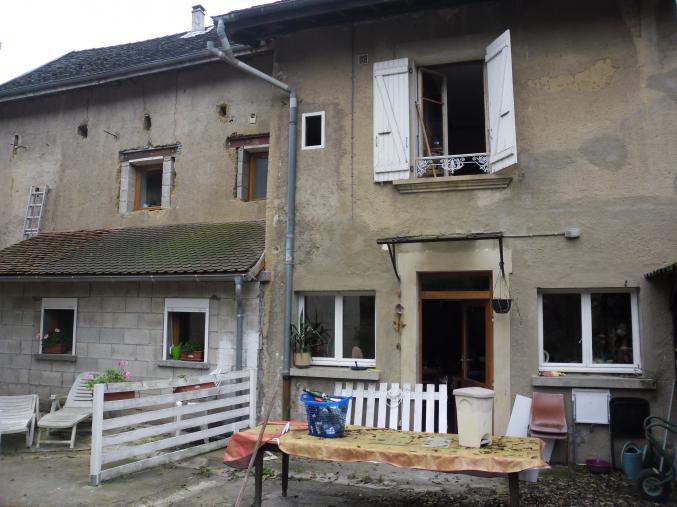 TROIS APPARTEMENTS DANS MAISON DE VILLAGE