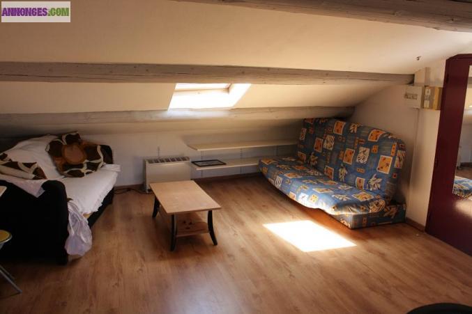 Studio meublé mansardé Avignon Intra Muros