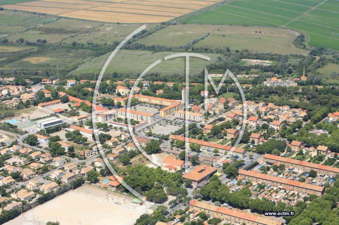 * Grande Maison divisible en 4 logements.