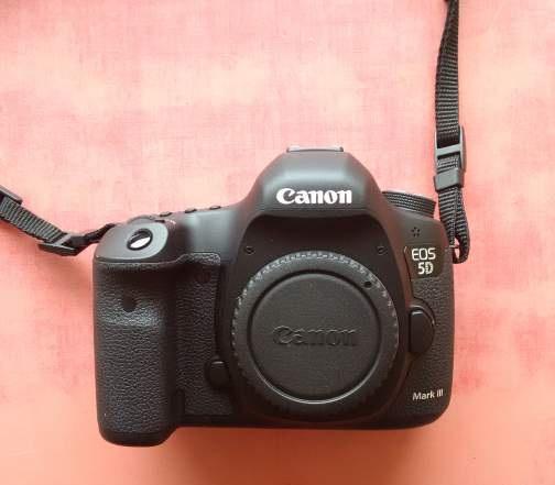 Réflexe numérique Canon EOS 5D MARK III nu
