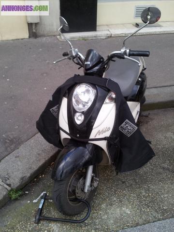 SCOOTER 50 CC SYM MIO - TRES BON ETAT- 549 euros