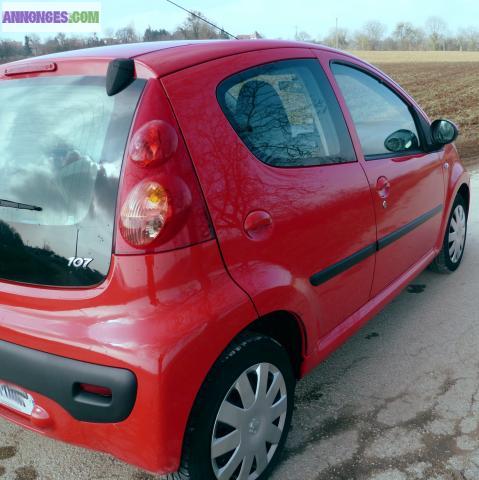 Peugeot 107 1.2 12v trend 5 porte couleur rouge
