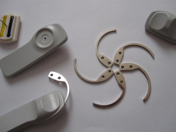 Crochet Sensormatic détacheur