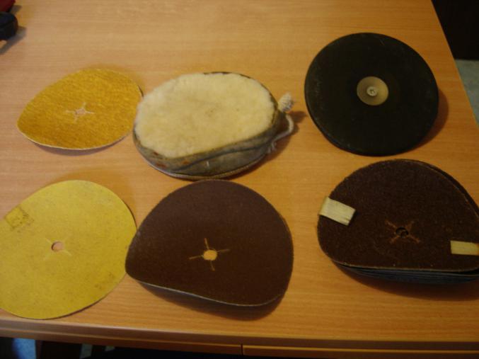 Un plateau de ponceage