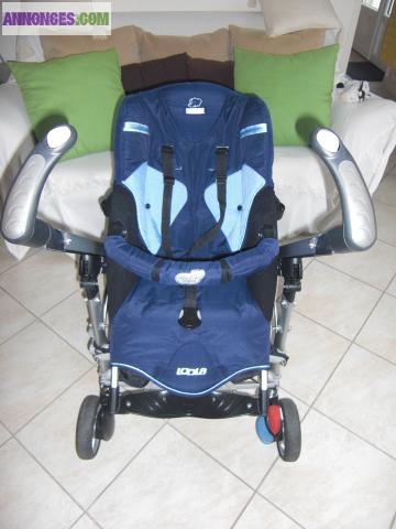 Loola bleu marine avec son sac à langer assorti