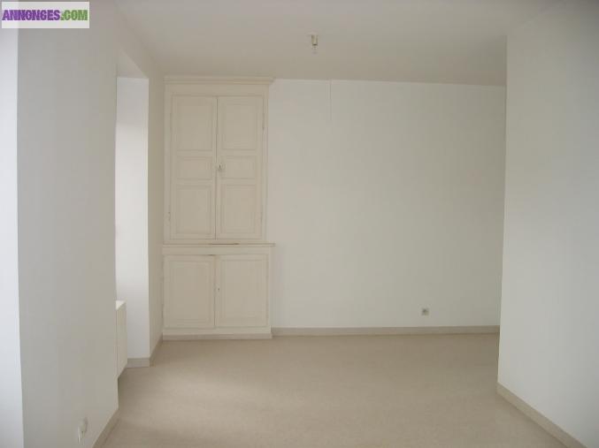 Proche centre ville la ferté bernard lour T2