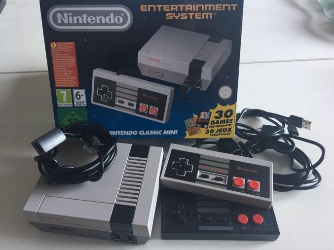 Nintendo NES Classic Mini Neuve + une 2ème manette