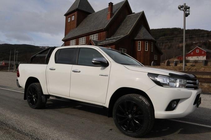  toyota HiLux SR5. 4 portes