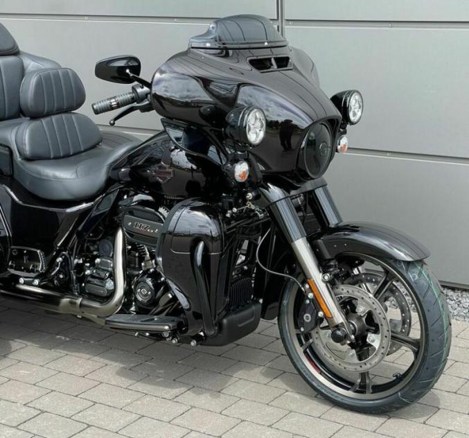 Harley-Davidson Tri Glide FLHTCUTGSE Trike