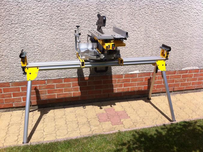 Scie radiale à table Dewalt