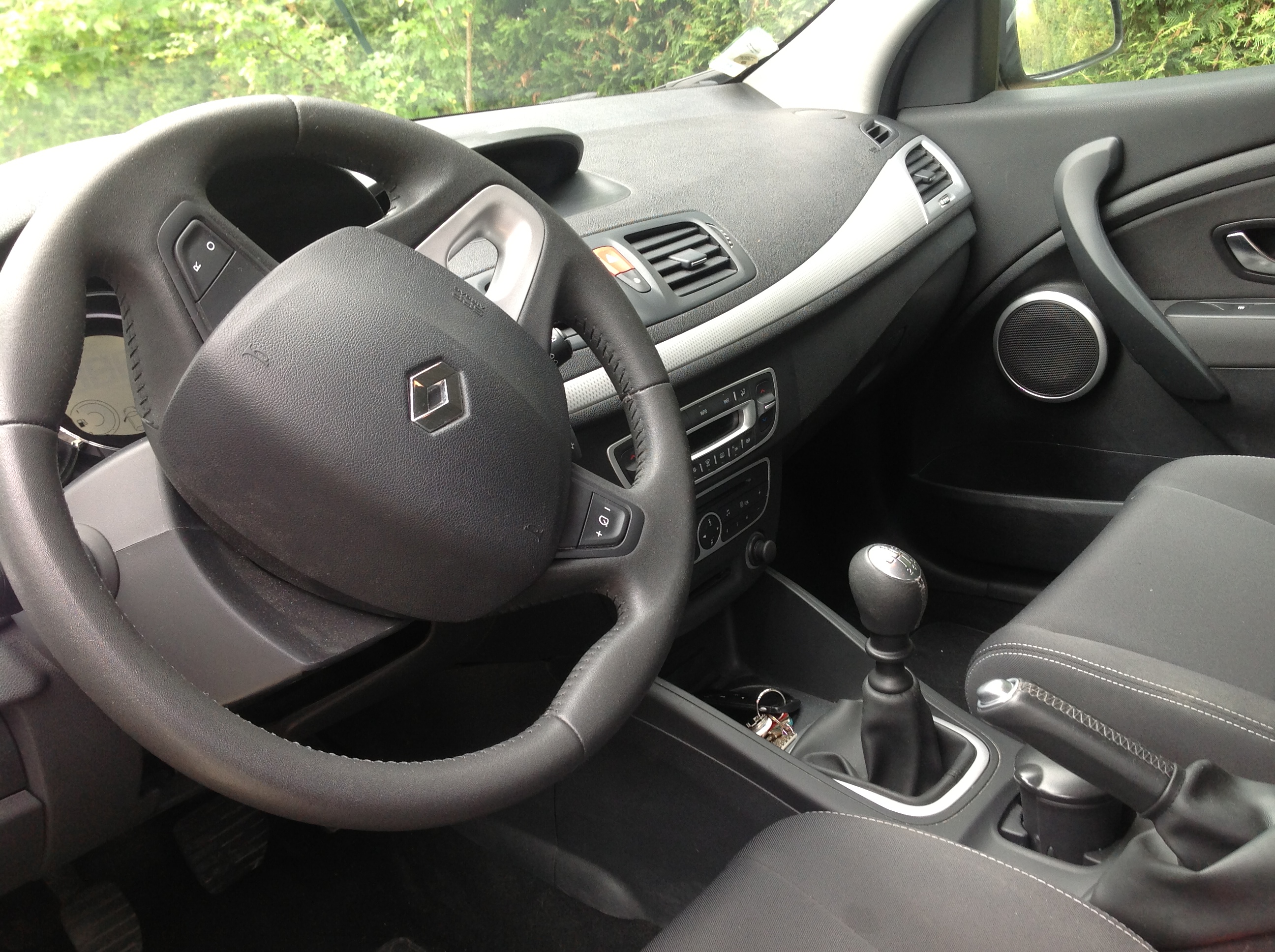 VENDS MEGANE BON ETAT MOTEUR NEUF