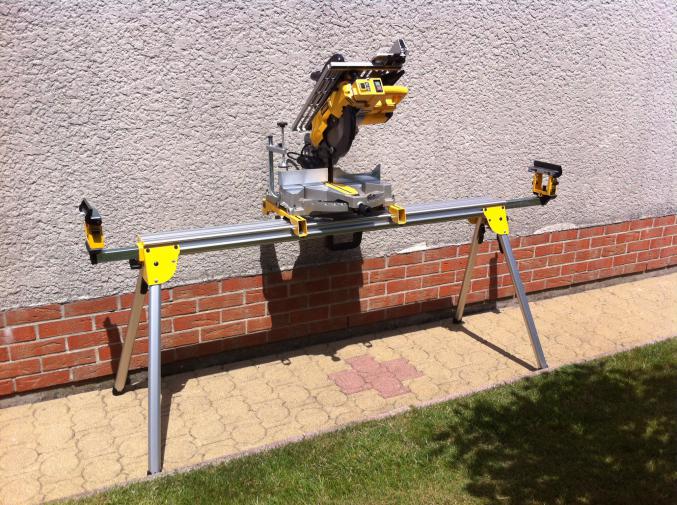 Scie radiale à table Dewalt