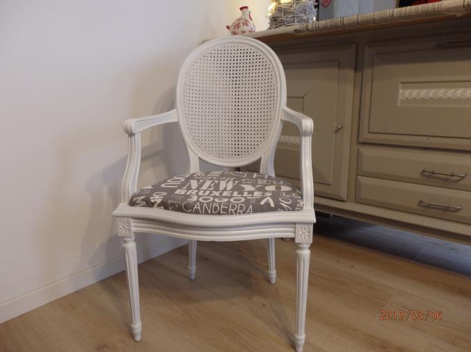 FAUTEUIL style Louis XVI mouluré et canné