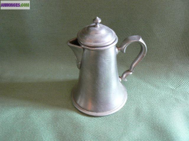 OBJETS DE DECORATION EN ETAIN