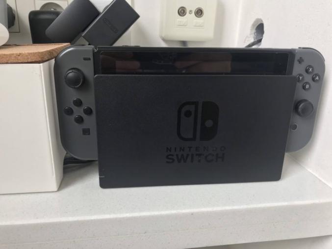 Nintendo Switch (sous garantie) + 10 jeux