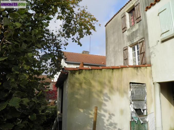 Maison 5 pièces au centre ville de Mareuil à 25 mn des plages.