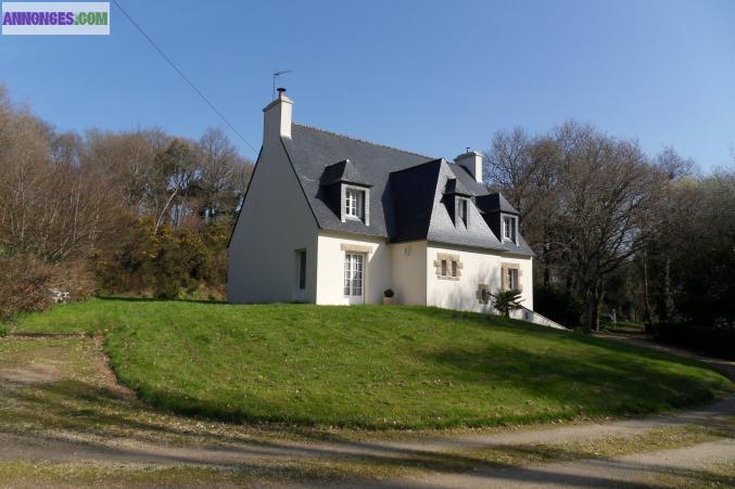 Maison dans un écrin de verdure proche des commodités