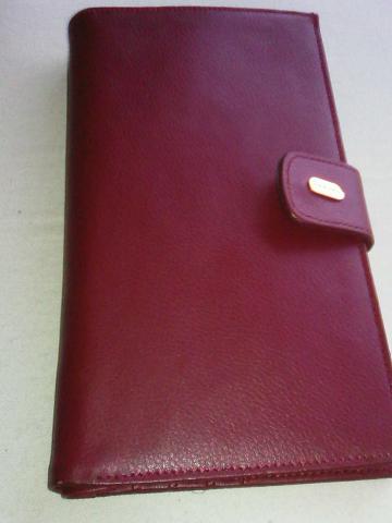 Joli porte-feuille NEUF CARVEN 