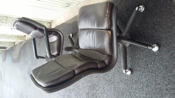 Chaise cuir années 740 BE
