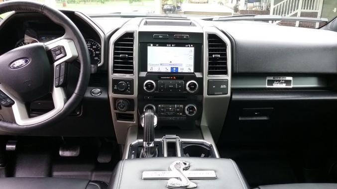 Ford F 150 XLT SUPERCREW 4X4 V8 5.0 L 370 HP