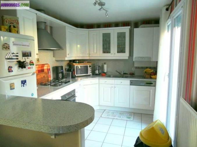 Loue a poissy maison avec garages et jardin