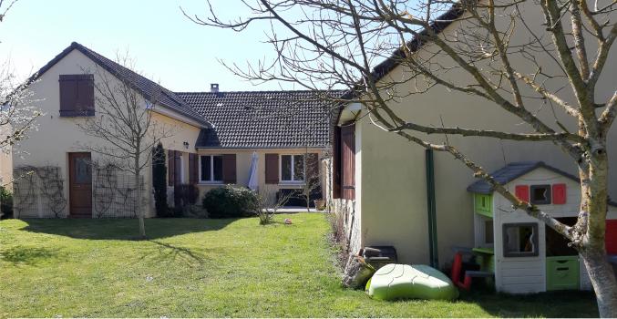 MAISON dans un village calme