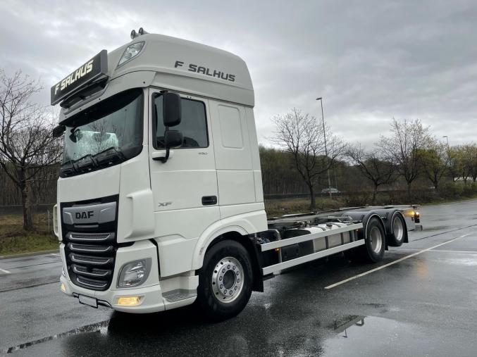 Camion porte-conteneurs DAF XF530FAS