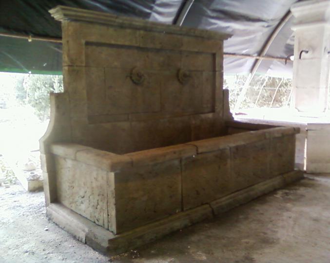 Fontaine mural en pierre