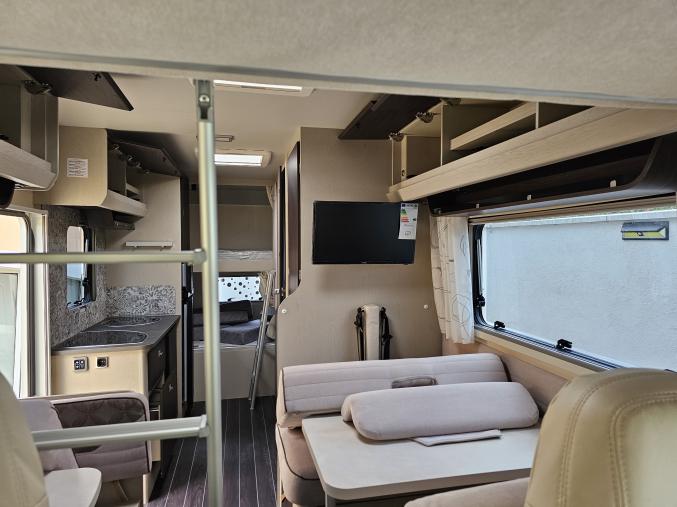 Camping car RIMOR Seal 9 capucine 7 places 