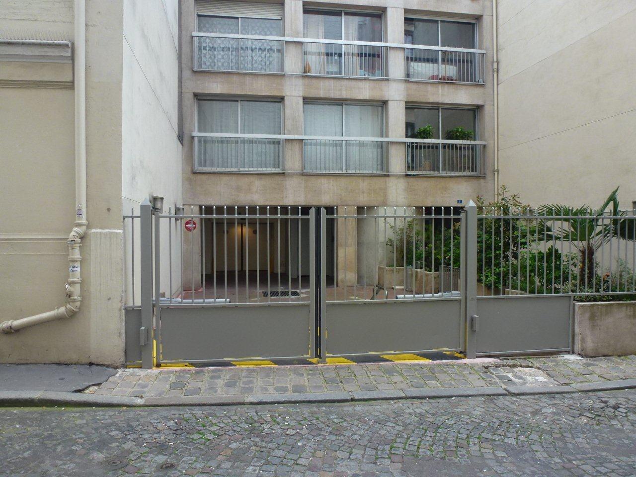 Paris 8ème - PARKING - angle Hoche / Fbg St Honoré