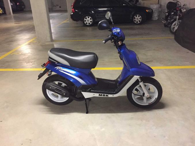 Scooter avec tous ses papiers