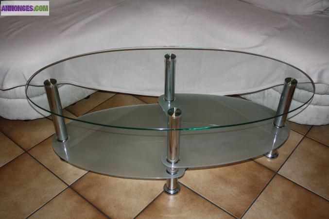 Table de salon en verre .